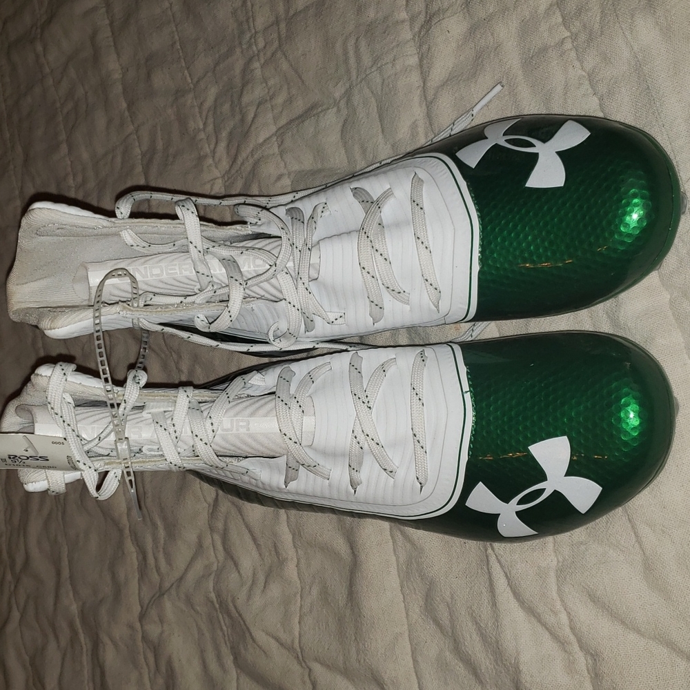 Green and white BRAND NEW NEVER WORN football cleats Under Armour